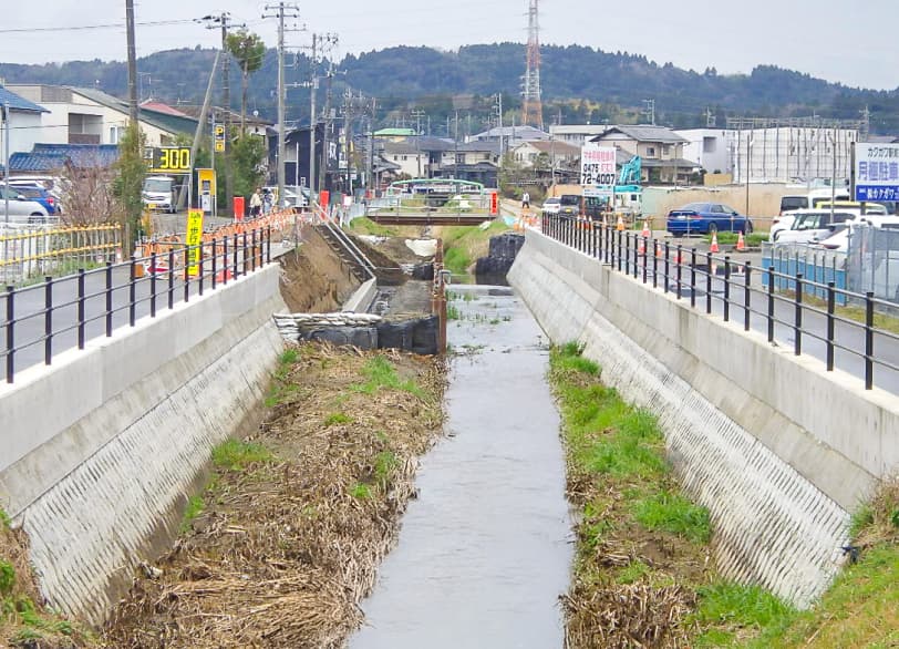 広域河川改修工事（小中川護岸工その3）